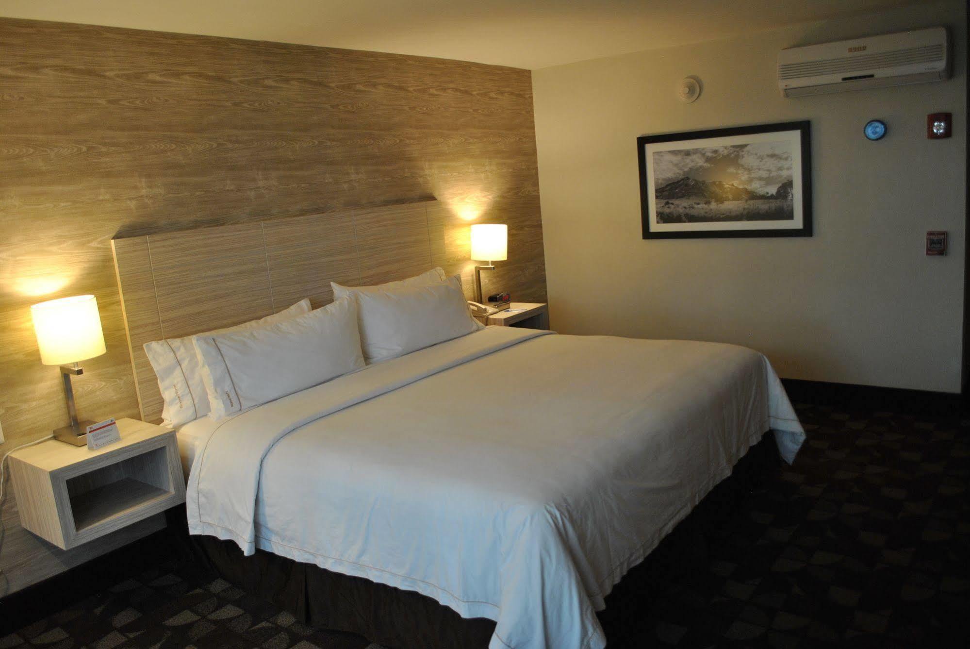 Holiday Inn Express Toluca By Ihg Εξωτερικό φωτογραφία